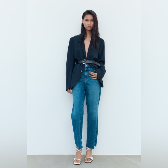 NWT. Zara White Heeled Sandals with Asymmetric Upper. Size 7,5. - Picture 6 of 11